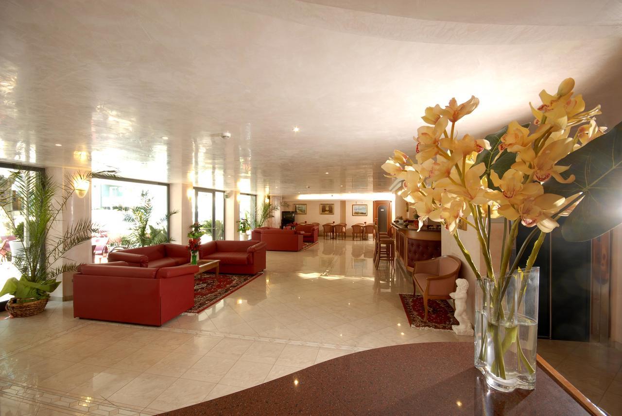 Hotel Christian Rimini Buitenkant foto