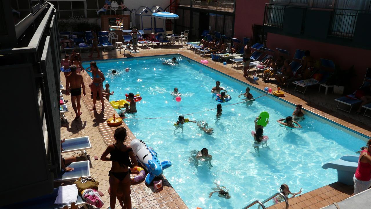 Hotel Christian Rimini Buitenkant foto