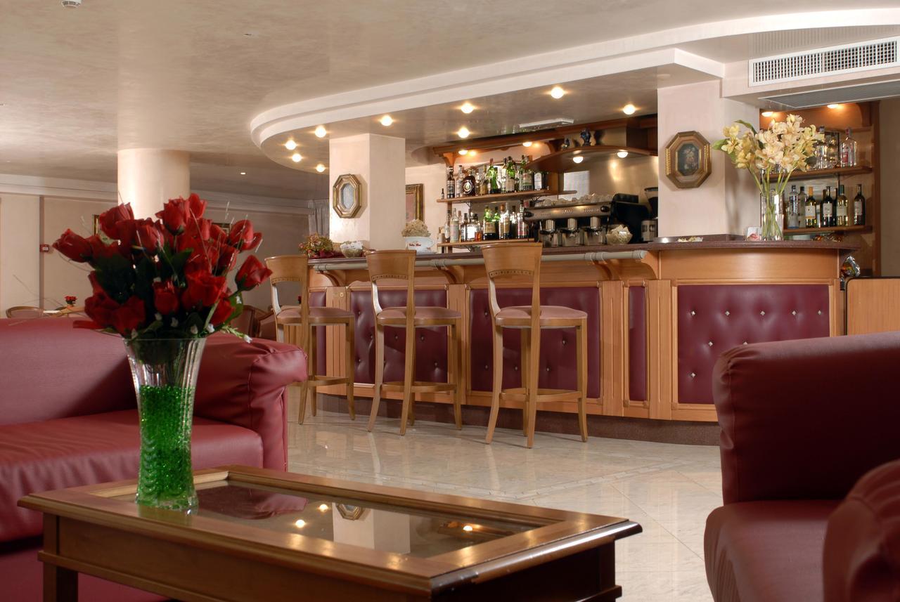 Hotel Christian Rimini Buitenkant foto