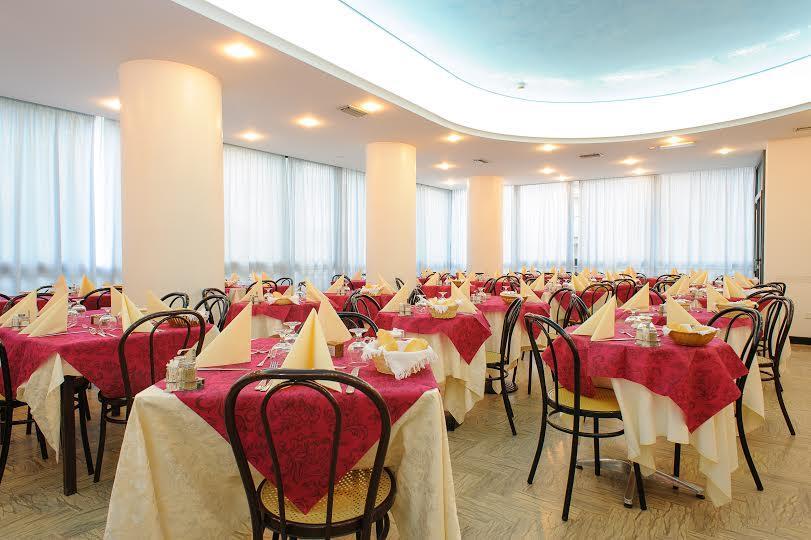 Hotel Christian Rimini Buitenkant foto