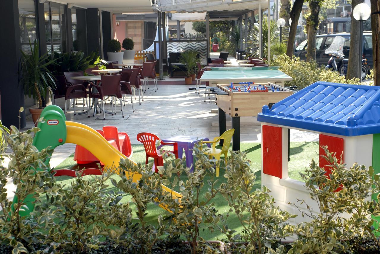 Hotel Christian Rimini Buitenkant foto