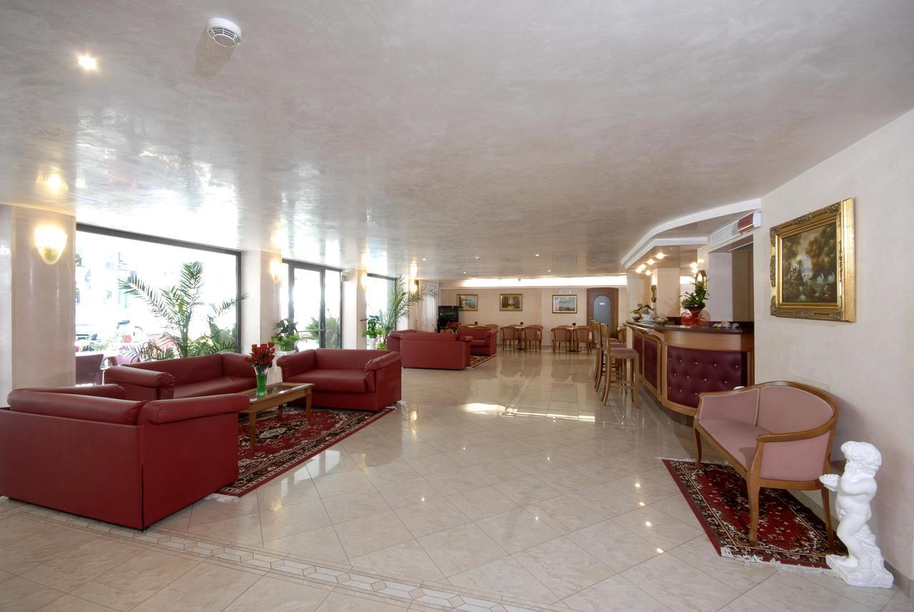 Hotel Christian Rimini Buitenkant foto