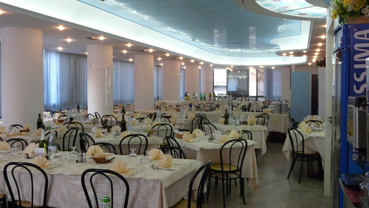 Hotel Christian Rimini Buitenkant foto